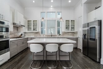 Building Photo - 2312 Hutchins St