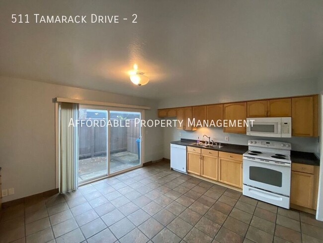 Foto del edificio - 511 Tamarack Dr