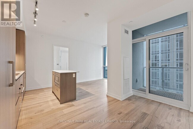 Photo du bâtiment - 1 Yorkville Ave