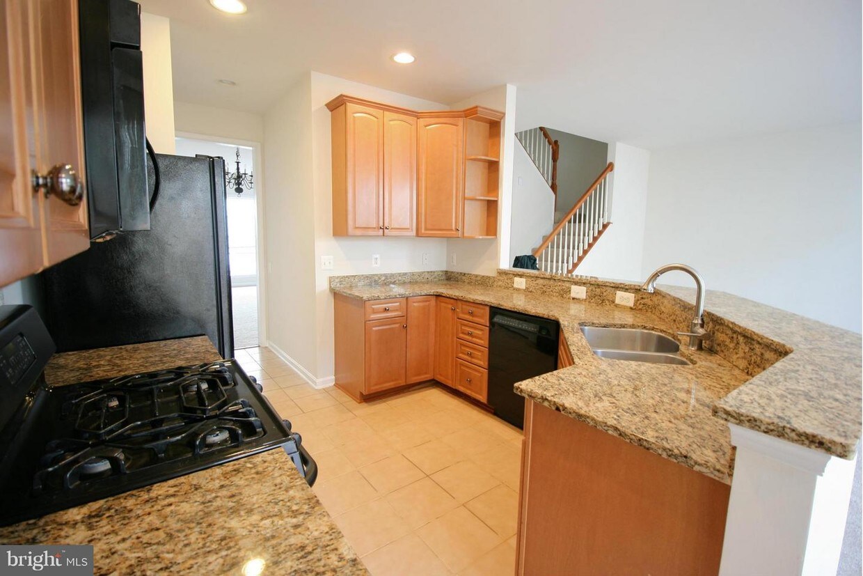 8250 Red Carnation Ct, Lorton, VA 22079 Townhouse for Rent in Lorton