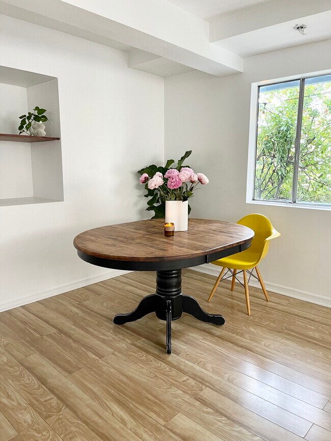 Building Photo - 1117 Douglas St