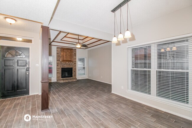 Foto del edificio - 6313 Woodcreek Trail
