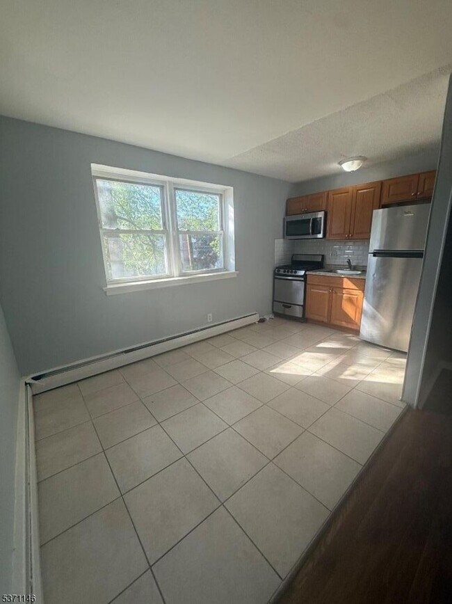 Foto del edificio - 711 Plainfield Ave