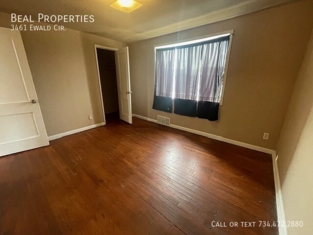 Foto del edificio - 3461 Ewald Cir