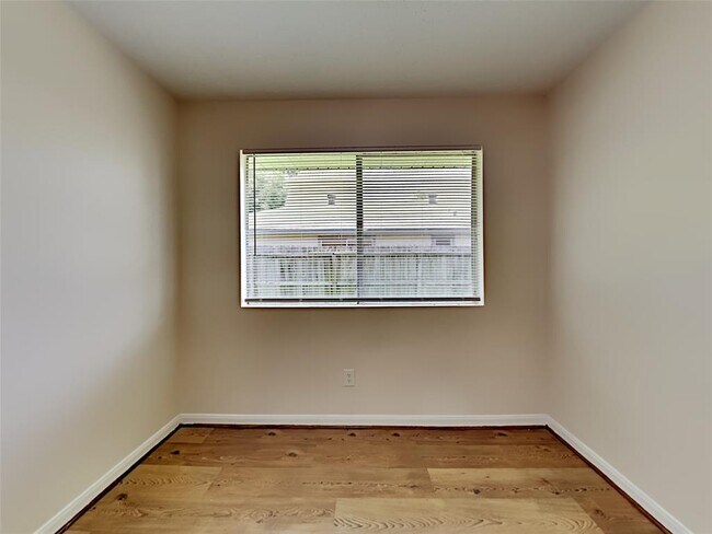 Foto del edificio - 13914 Bay Gardens Dr