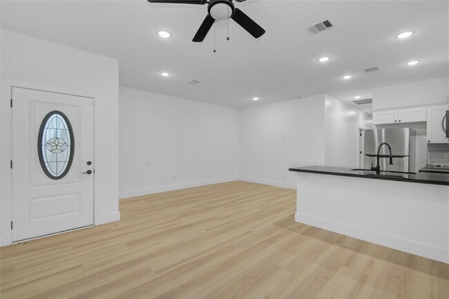 Foto del edificio - 8410 Sunnyhill St