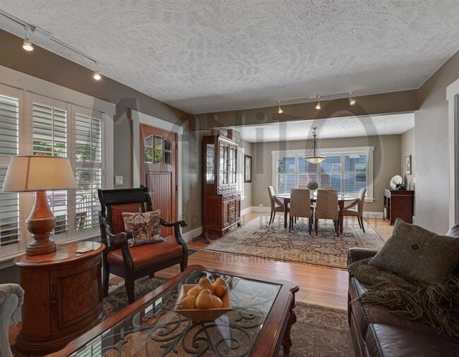 Foto del edificio - Stunning South Hill Home
