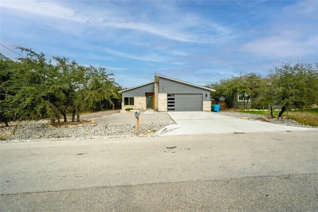 Foto del edificio - 21802 Surrey Ln