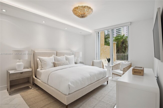 Foto del edificio - 715 Crandon Blvd