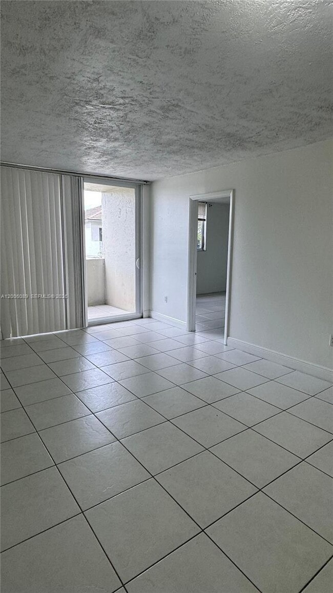 Building Photo - 10090 NW 80th Ct