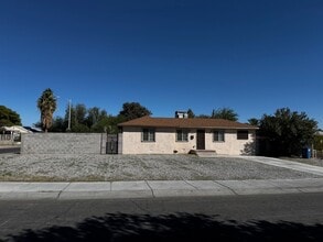 Building Photo - 1711 Lewis Ave