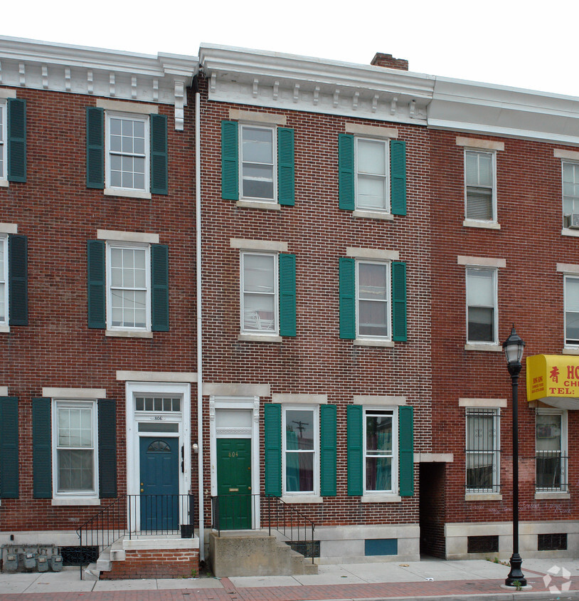 Building Photo - 804 Dekalb St