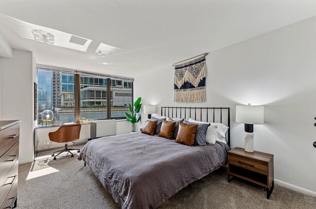 Foto del edificio - 324 E Ontario St