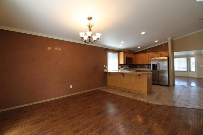 Foto del edificio - 3 bed, 2 bath home in West Pasco