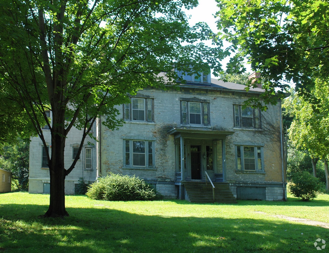 Building Photo - 0 Rutger Park