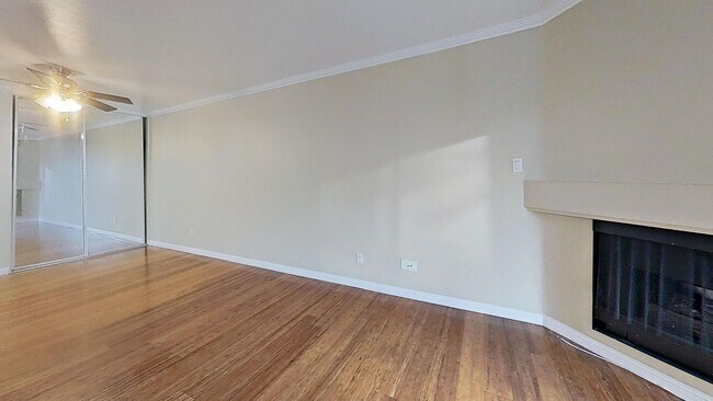 Foto del edificio - Woodland Hills, Warner Center 1/Bed. Condo!