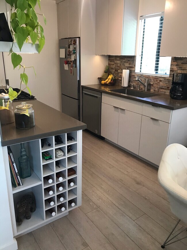 Foto del edificio - 1237 N Ogden Dr