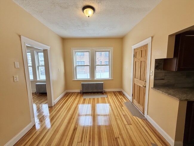 Building Photo - 6 Tennis Rd