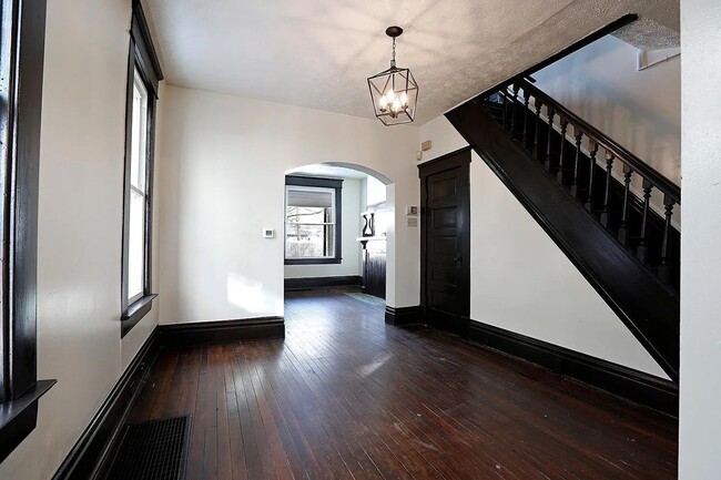Building Photo - Alexander Props - Columbus St