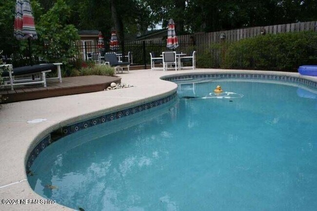Foto del edificio - 1841 12 Oaks Ln N