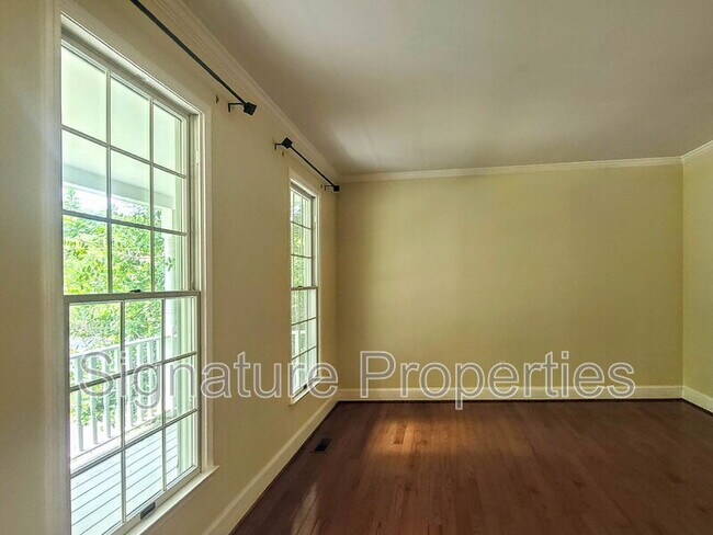 Foto del edificio - 105 Oakwood Dr