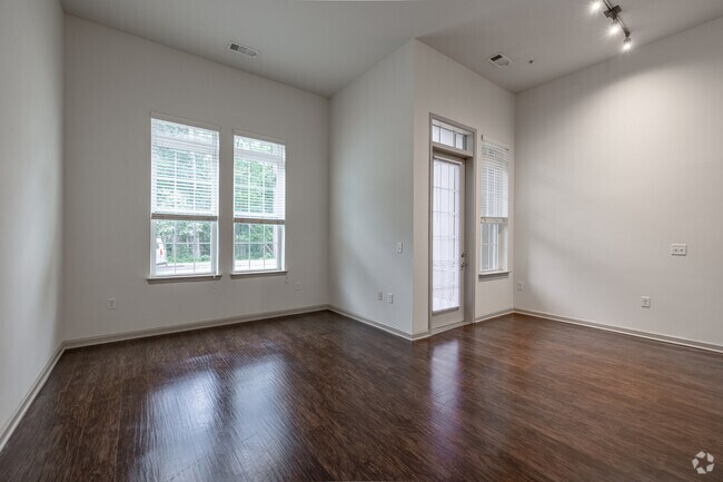 2 habitaciones, 2 baños, 1072 pies cuadrados, sala de estar - 322 Baldwin