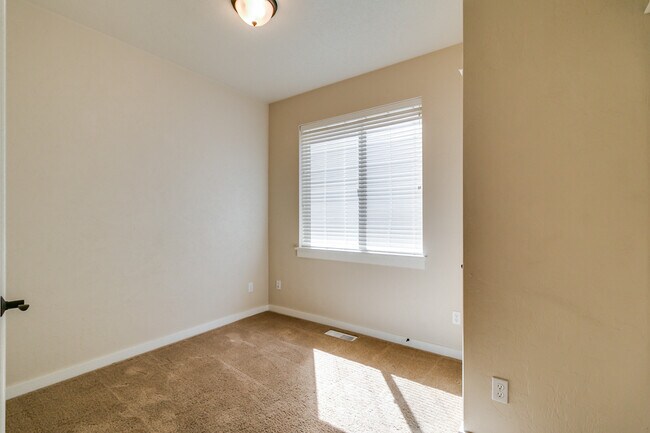 Building Photo - Beautiful 4-Bedroom, 3-Bath Home Close To ...