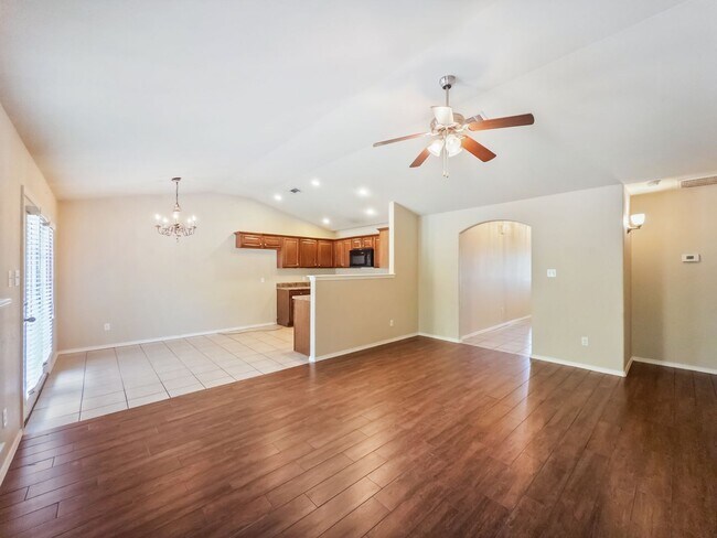 Foto del edificio - * Move-In Special * Beautiful Brick 3 Bed ...
