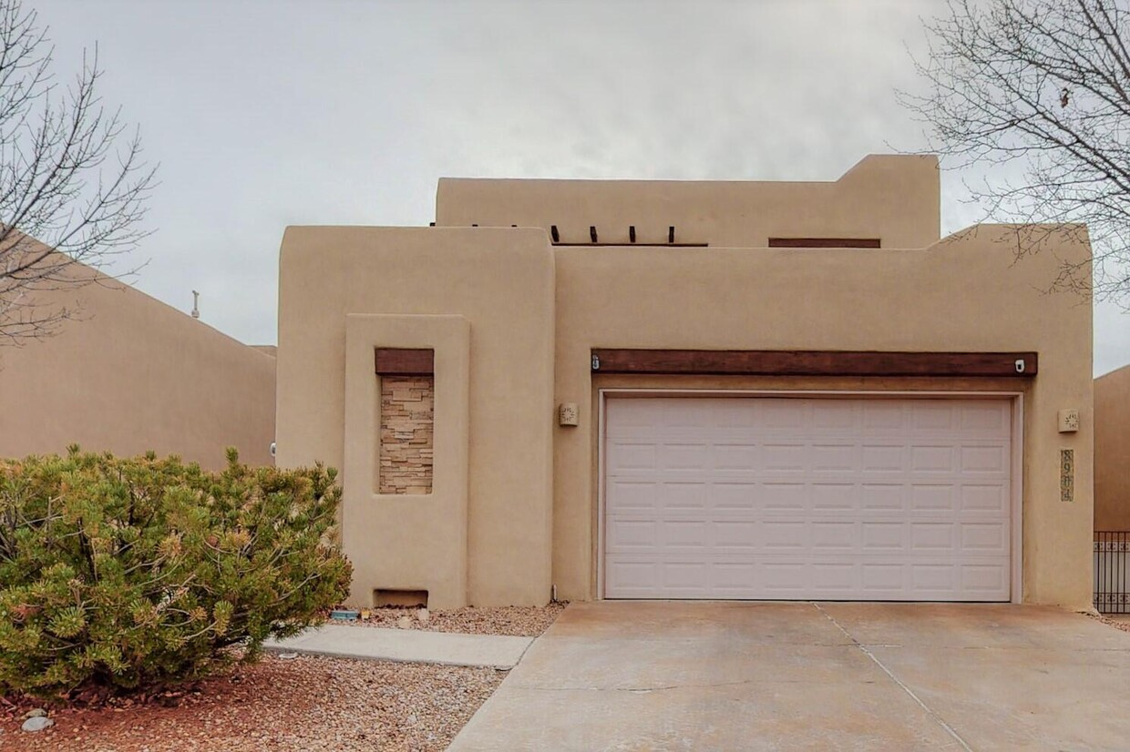 Primary Photo - 8904 Desert Fox Way NE