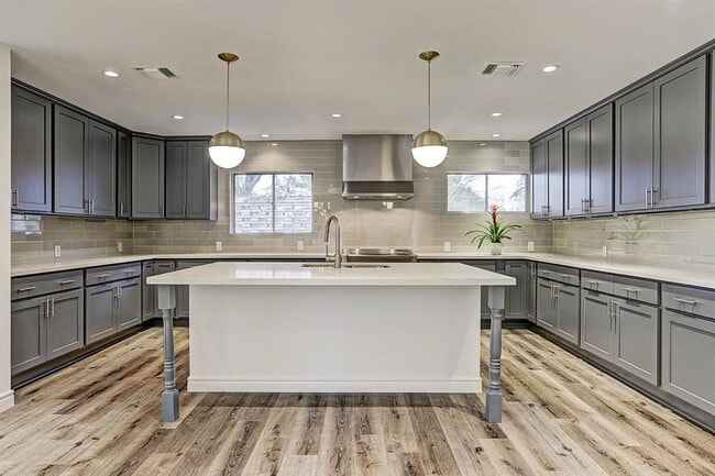 Building Photo - 4930 N Braeswood Blvd