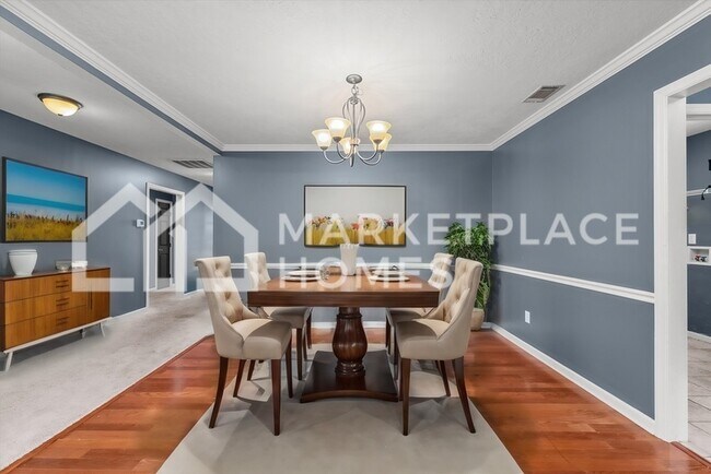 Building Photo - 312 Elbrus Way