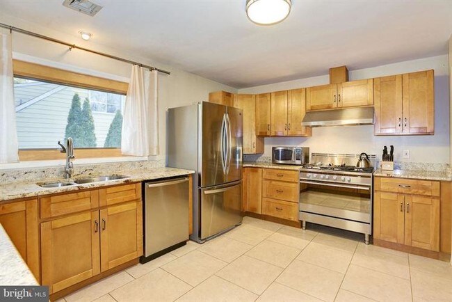 Building Photo - 301 Highland Ave