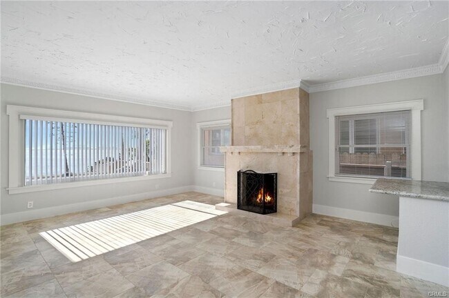 Foto del edificio - 1616 E Ocean Blvd