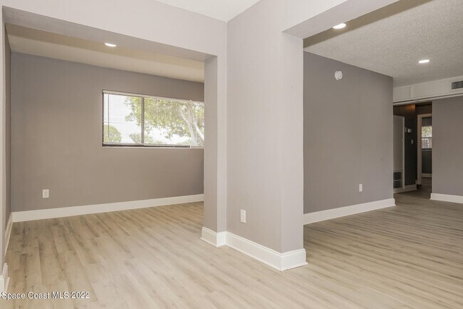 Foto del edificio - 1235 Thoreau St