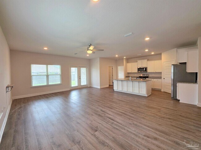 Foto del edificio - 7757 Burnside Lp