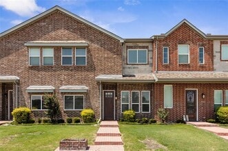 Building Photo - 5979 Rivendell Dr