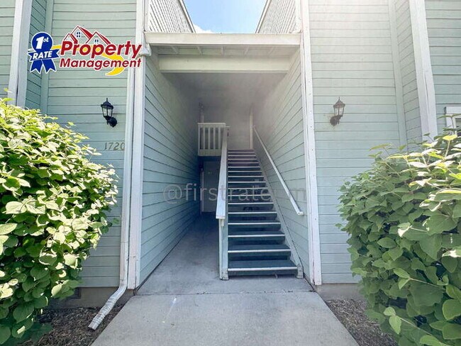 Building Photo - 1720 S Eagleson Rd