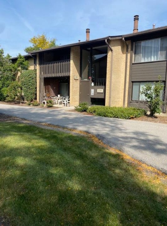 Building Photo - 6186 Pinewood Ct