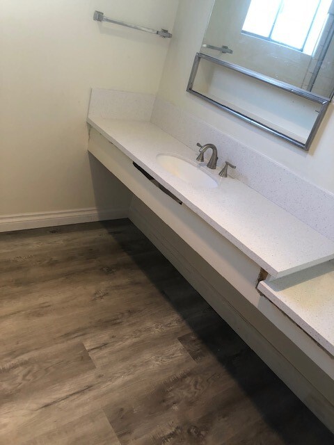 Building Photo - 5736 Lexington Ave