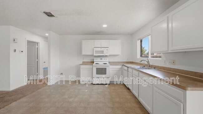 Foto del edificio - 3248 Northwest Blvd
