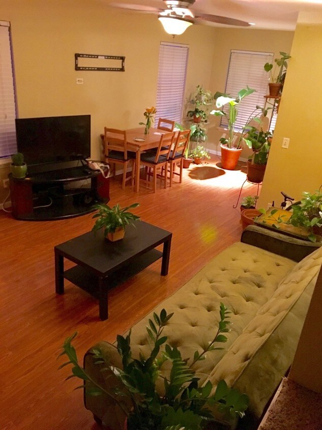 LV habitación; área de comedor/escritorio - 2206 Nueces St