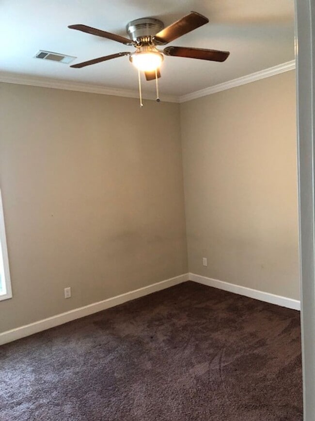 Building Photo - 2203 Forest Lake Dr