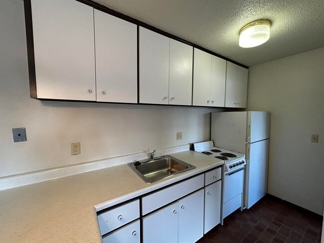 Building Photo - 419 S Johnson St