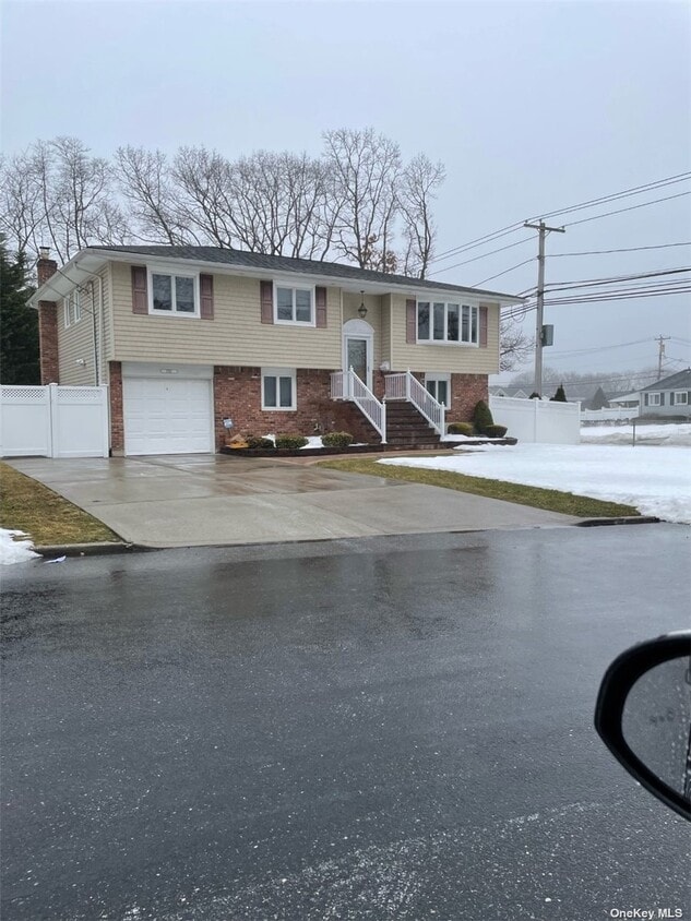 Primary Photo - 5 Cayuga Ave