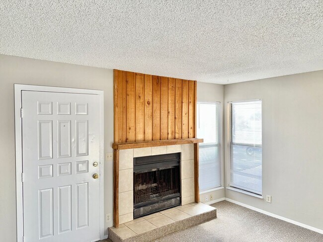 Foto del edificio - 2 Bedroom Townhome - walking distance to p...