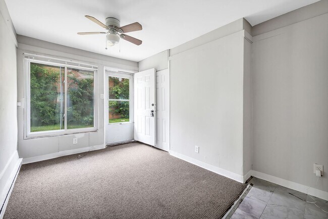 Foto del edificio - 14825 Joy Rd