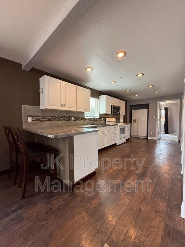 Building Photo - 3625 2nd Ave N