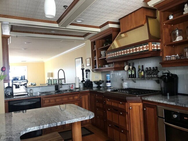 Building Photo - 211 Chandler’s Wharf-Portland: Water views...