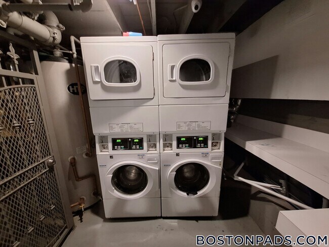 Foto del edificio - 144 Bowdoin St