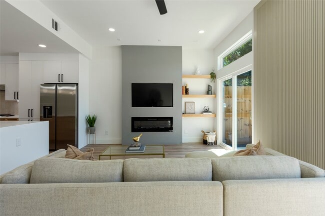 Building Photo - 3115 Armada Dr